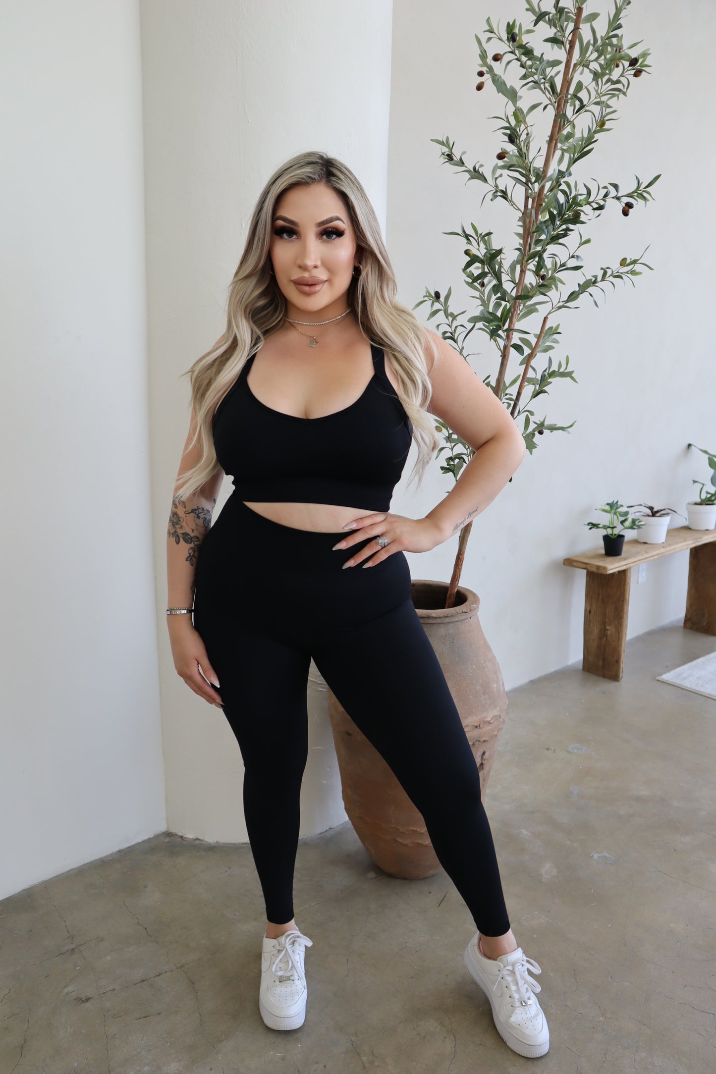 Jade Sports Bra (BLACK)