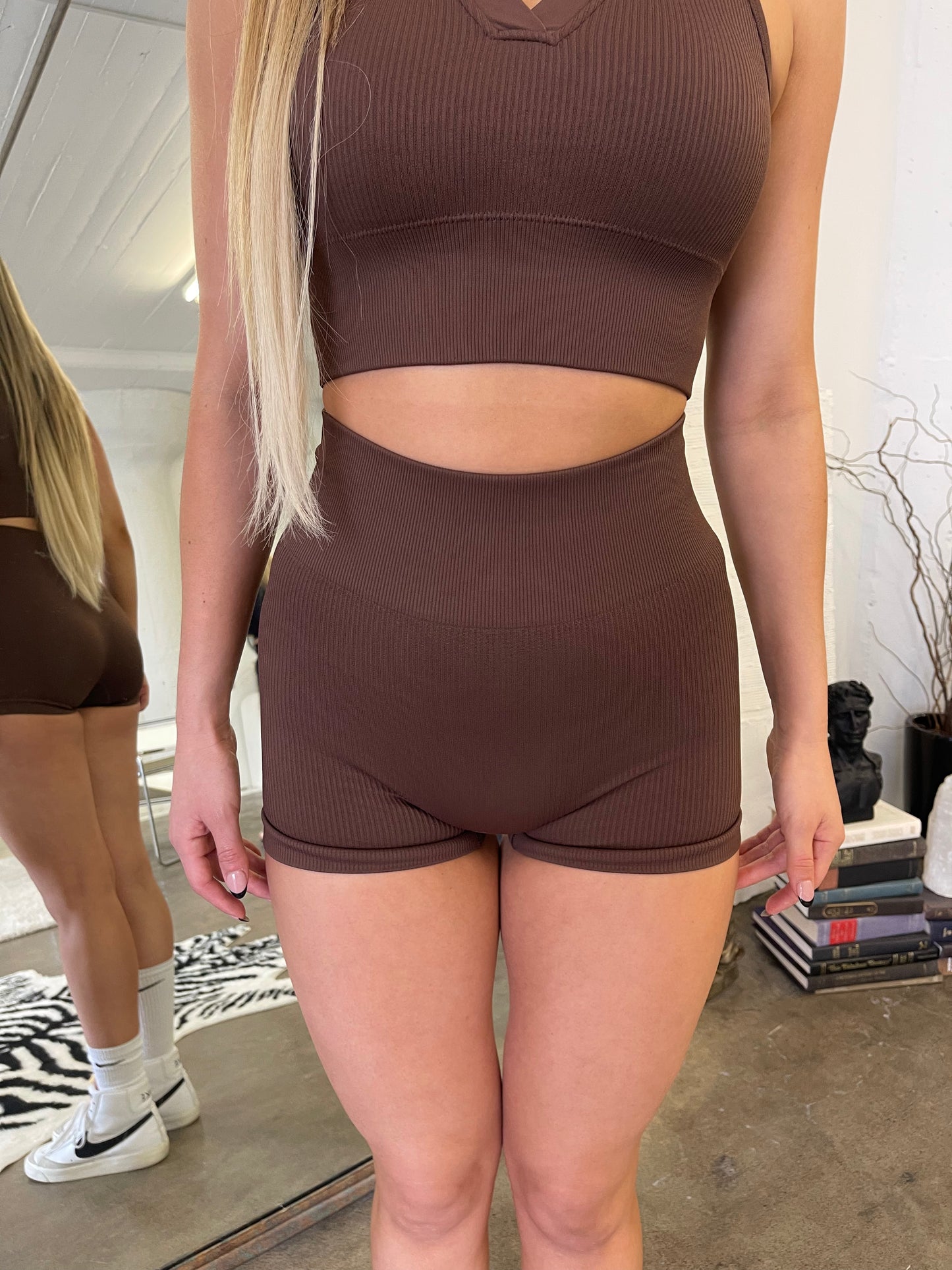 More Espresso Shorts (BROWN)