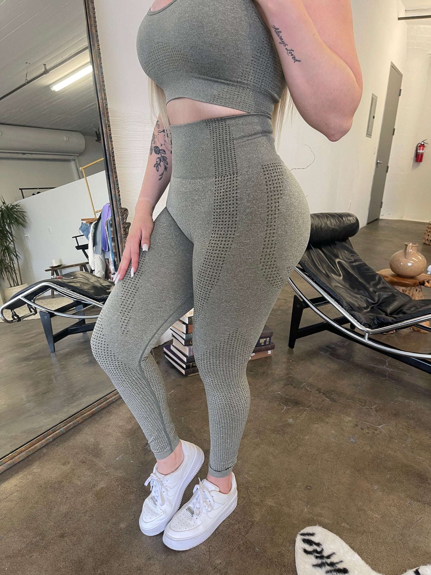 Sleek Seamless Leggings (OLIVE GREEN)