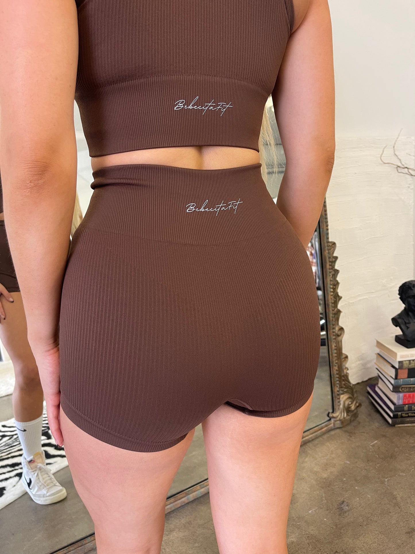 More Espresso Shorts (BROWN)