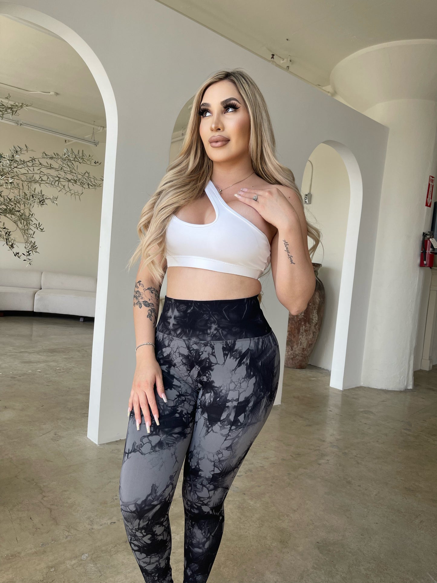 Marble Scrunch Leggings (BLACK)