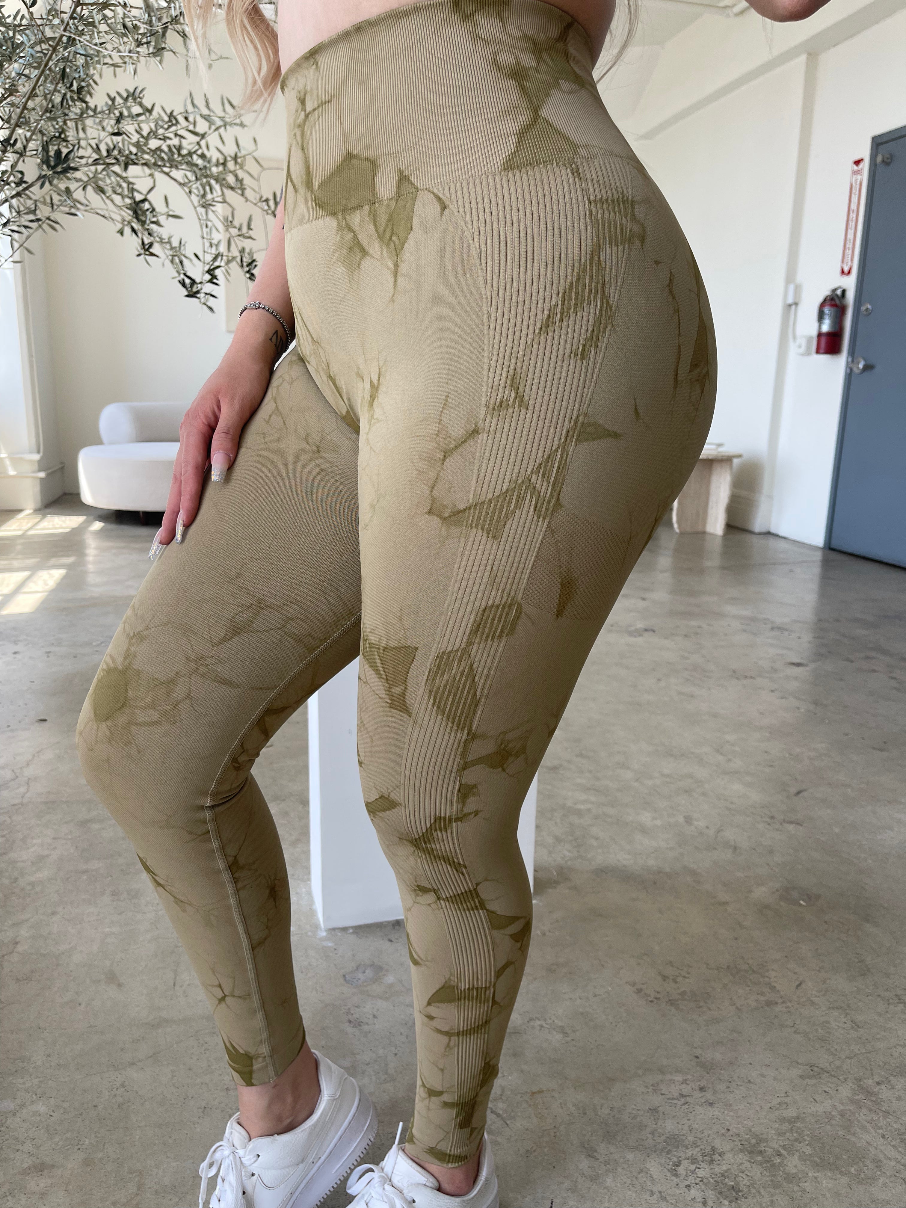 Marble Scrunch Leggings (LIGHT OLIVE)